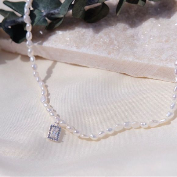 Baroque Pearl Necklace with Emerald Pendant - Picture 8 of 8